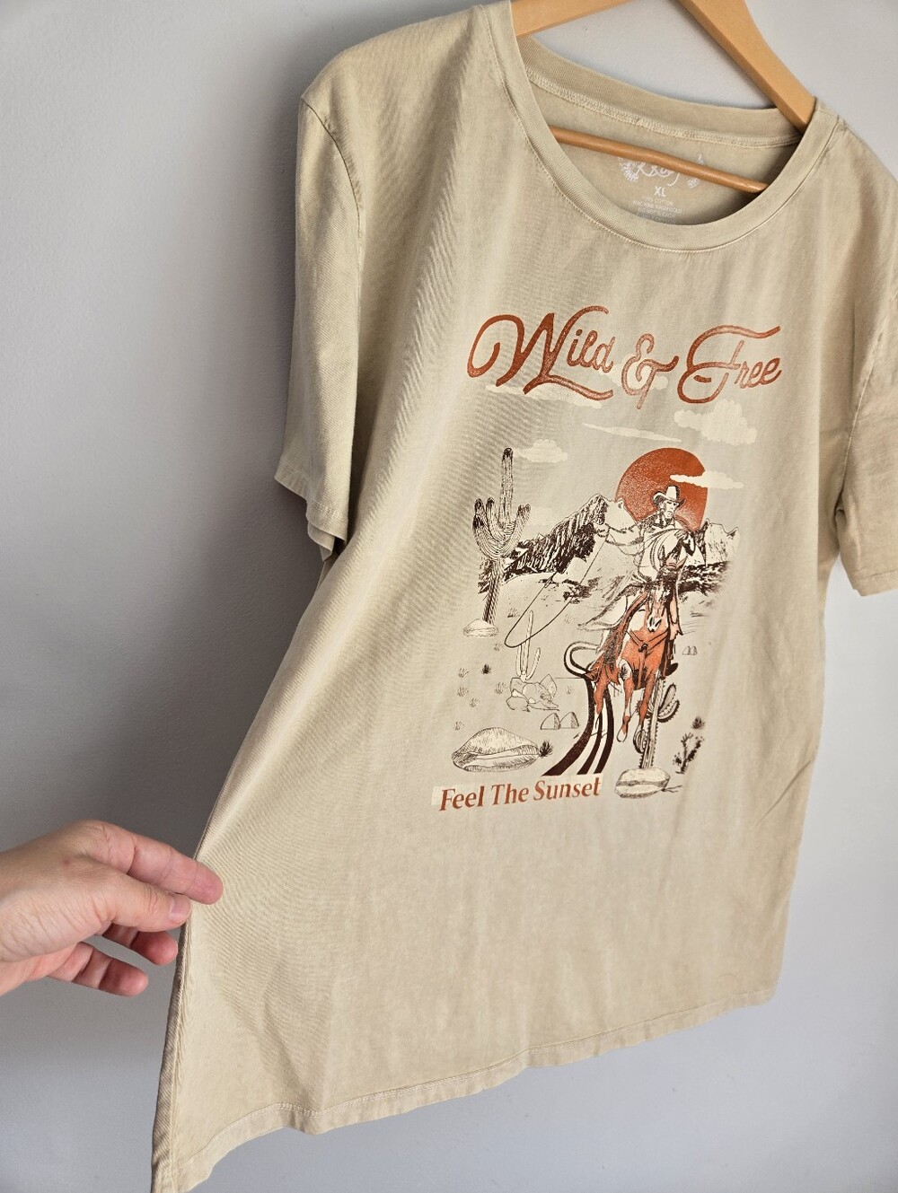New R ROUGE Graphic Tee - Beige with Rust Accent - Picture 4 of 8